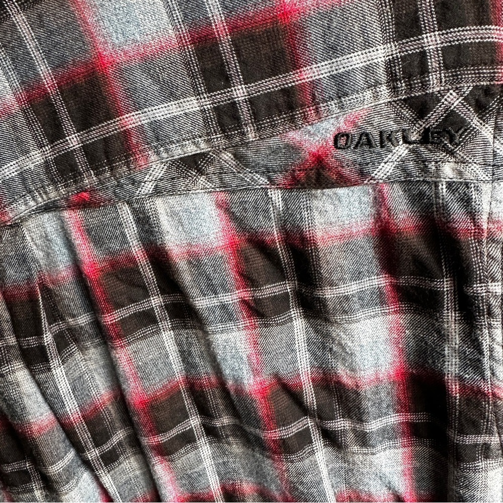 Oakley Button up - Picture 3 of 3